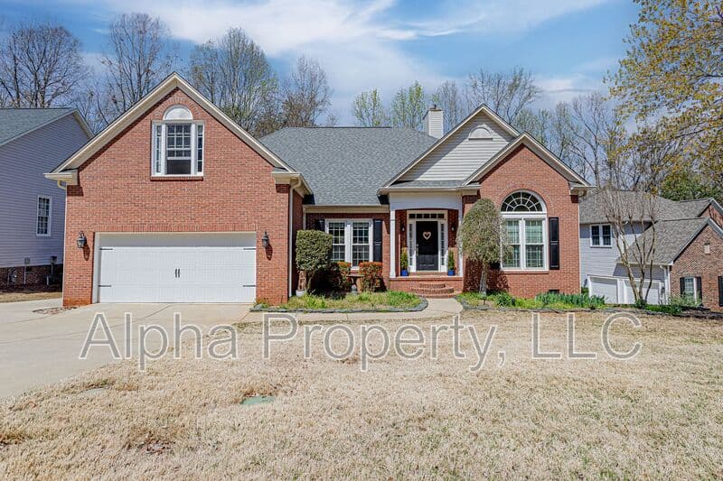 Greer House: 209 Birchleaf Ln