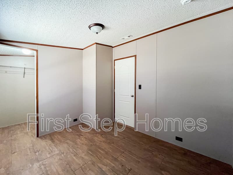 Tyler House: 1104 Tres Picos St
