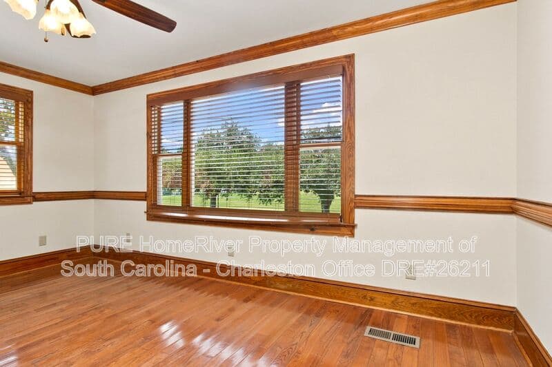 Charleston House: 224 President St