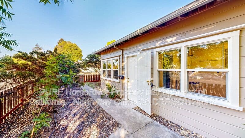 Santa Rosa House: 1430 Sonoma Avenue