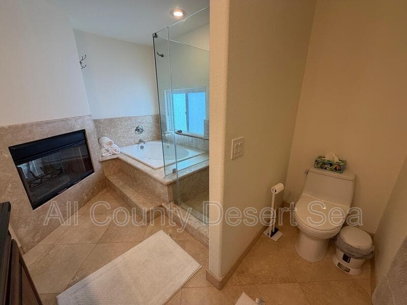 Huntington Beach House: 621 8th St