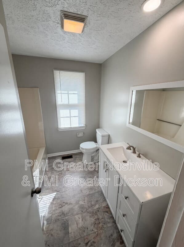 Dickson House: 407 Marshall Stuart Dr
