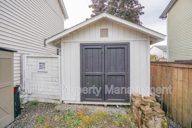 Vancouver House: 11011 NE 104th St