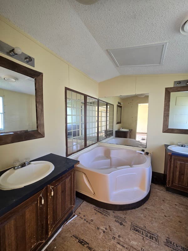 Fayetteville House: 2115 Cattail Cir