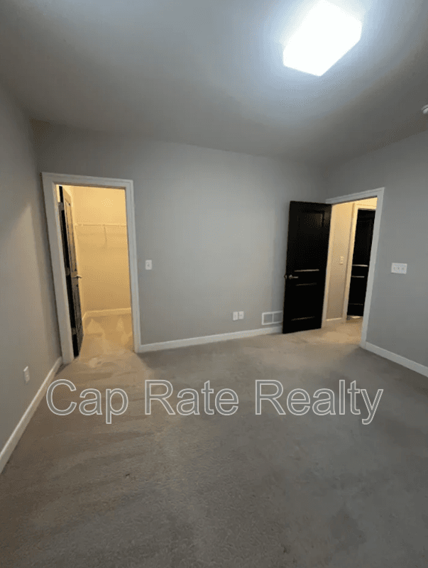 Columbus House: 1223 N Grant Ave