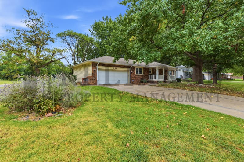 Haysville House: 428 Peach Tree Lane