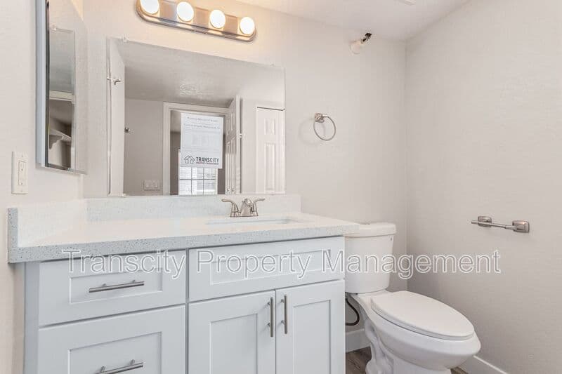 Scottsdale House: 8020 E Thomas Rd