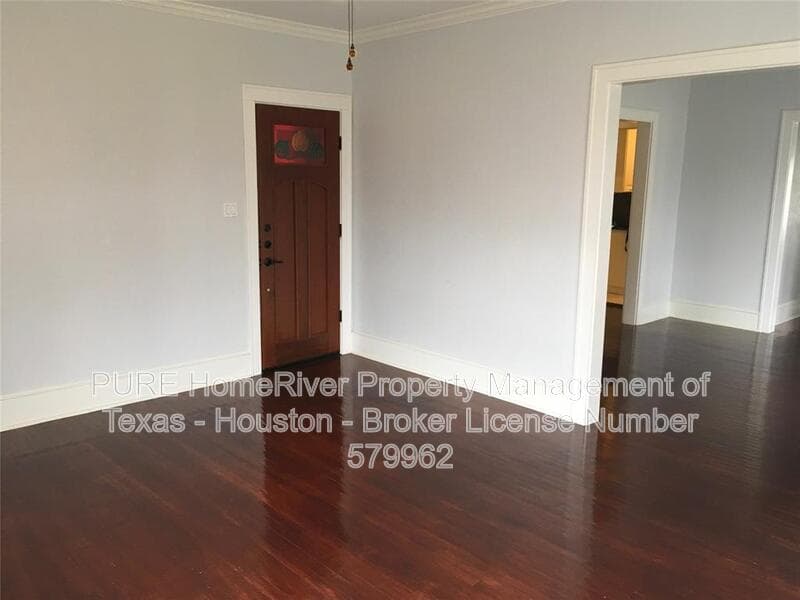 Houston House: 3812 La Branch St