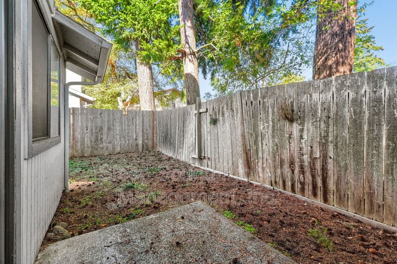 Portland Condo: 11055 SE Bush St
