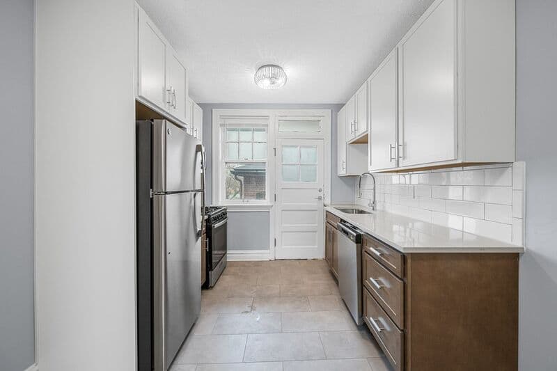 Richmond Heights Condo: 1240-72 Hawthorne Pl