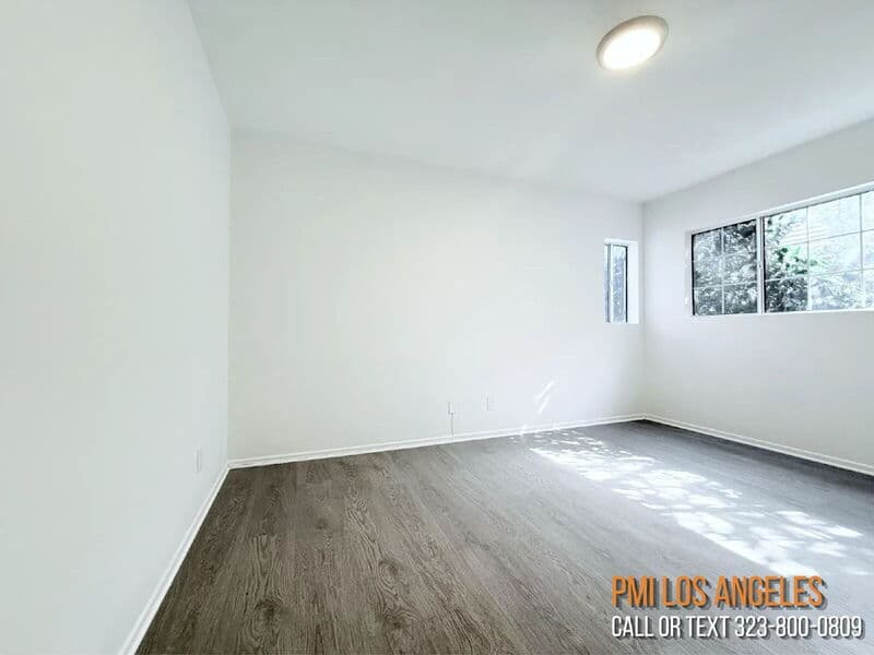 North Hollywood Condo: 10565 Camarillo St
