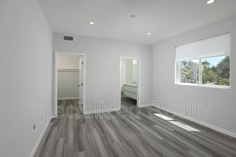 Los Angeles Townhome: 1406 Eagle Vista Drive
