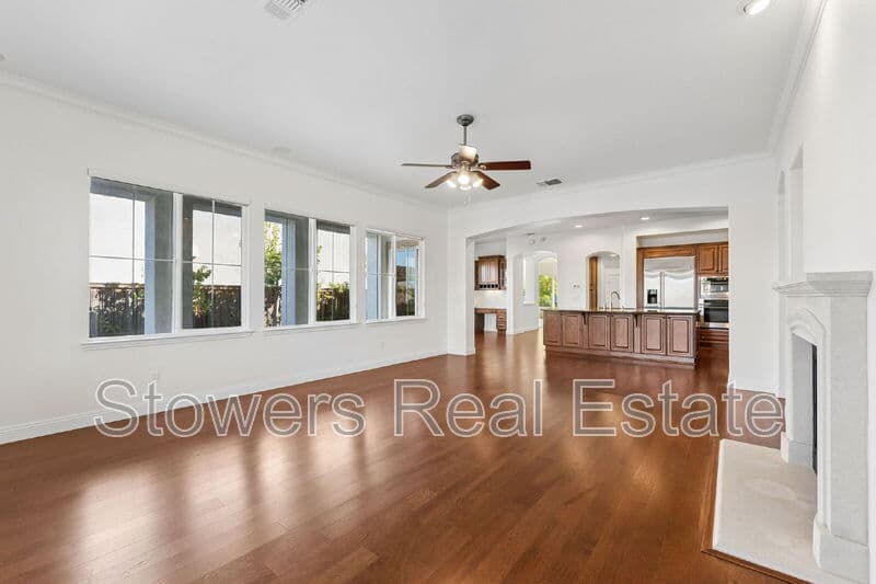 Danville House: 310 La Spezia