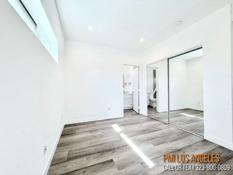 Los Angeles Condo: 1260 1/2 Leighton Avenue