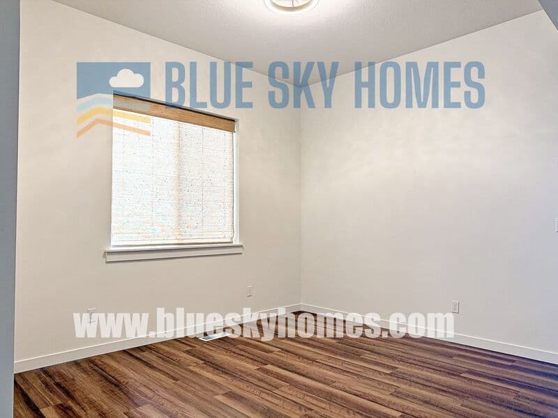 Star House: 8500 W Lilburn st