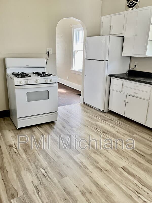Mishawaka House: 121 W 12th St
