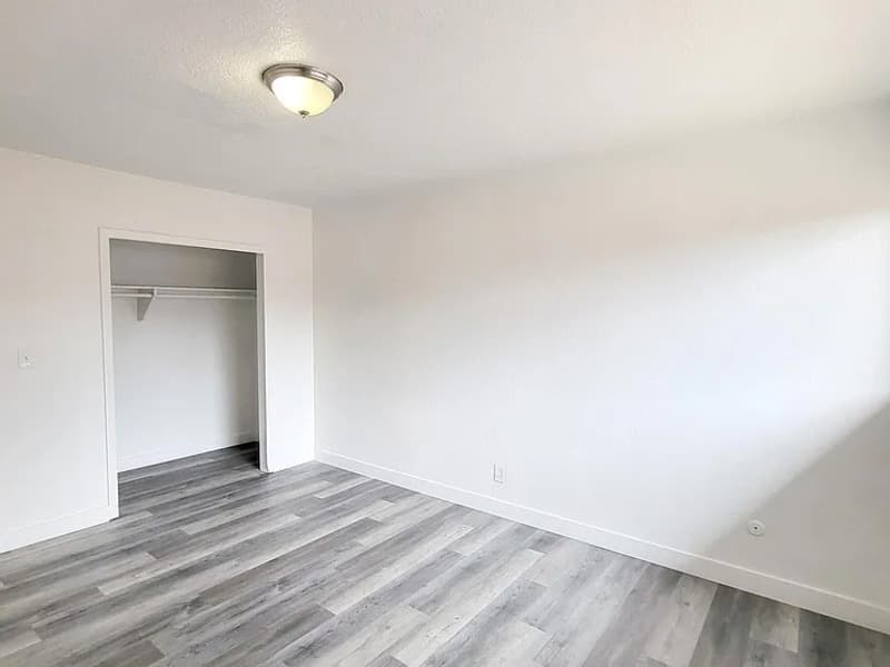 Escondido Townhome: 1060 E Washington Ave