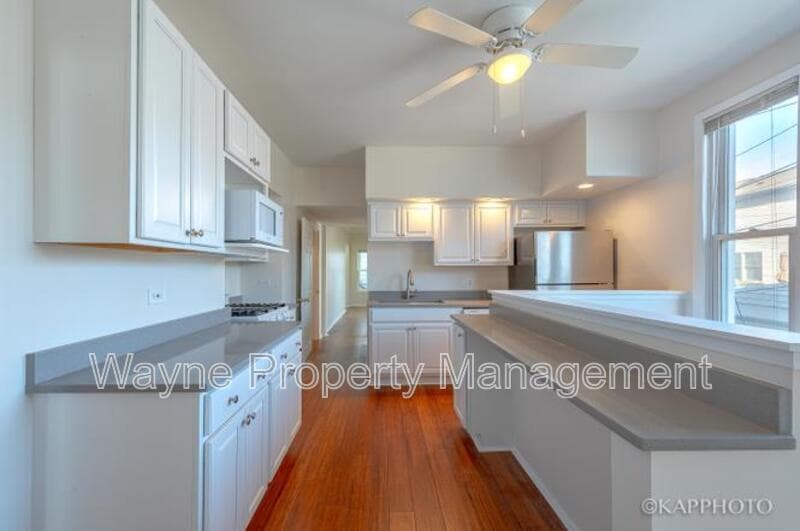 Chicago Condo: 1849 W Wellington Ave