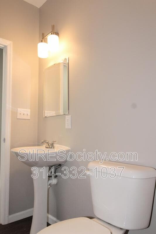 St. Louis Condo: 7615 S. Broadway #2F
