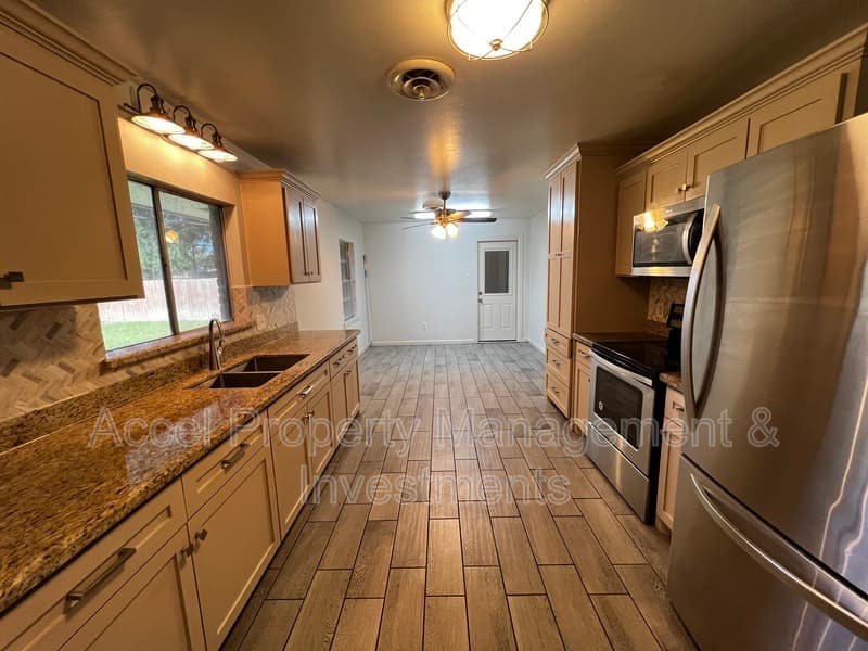 McAllen House: 1927 Daffodil Ave.