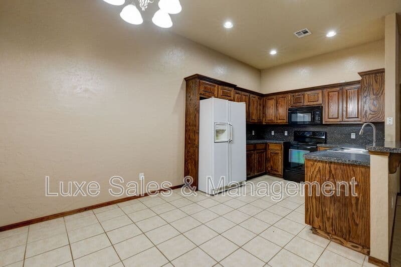 Yukon House: 3517 Galatian Way