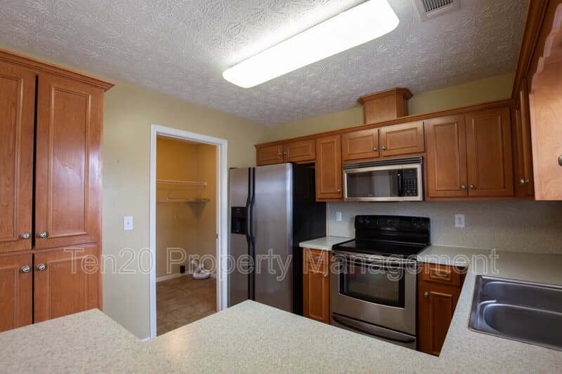 Phenix City House: 25 Kalin Street