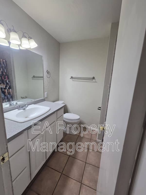 Albuquerque House: 5808 Pojoaque Rd NE