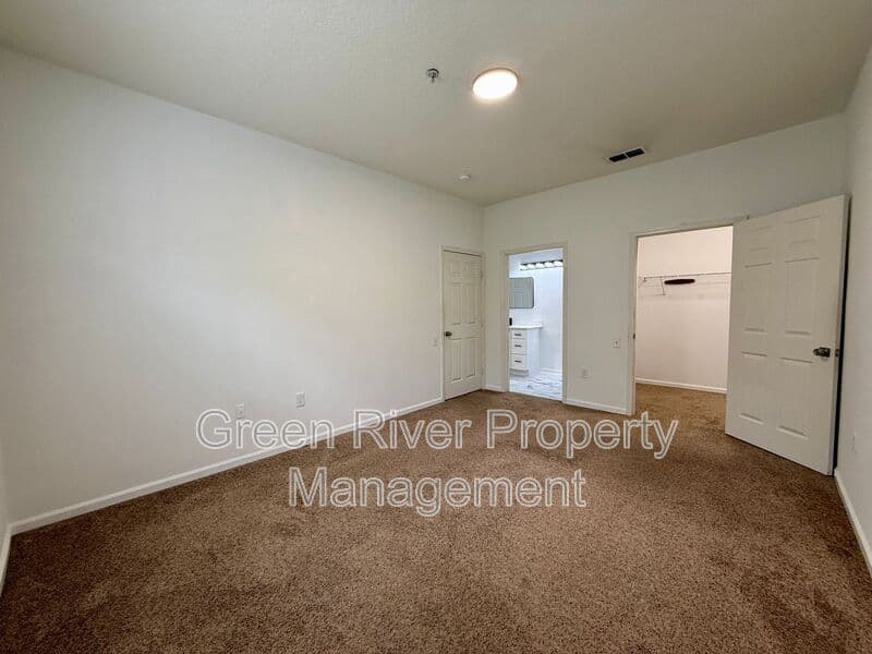 Jacksonville House: 10550 Baymeadows Road