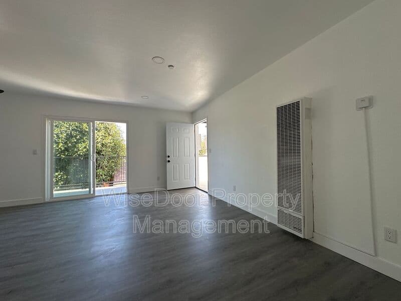 Santa Ana Condo: 810 S Flower St.
