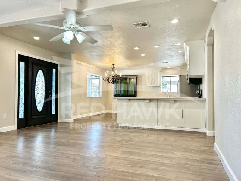 Chandler House: 281 S California St