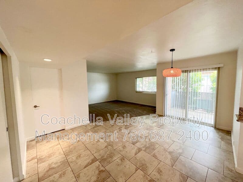 Palm Springs Condo: 400 N Sunrise Way