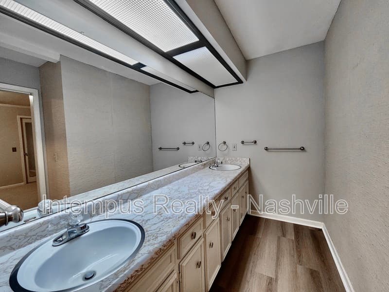 Brentwood House: 8124 Devens Dr