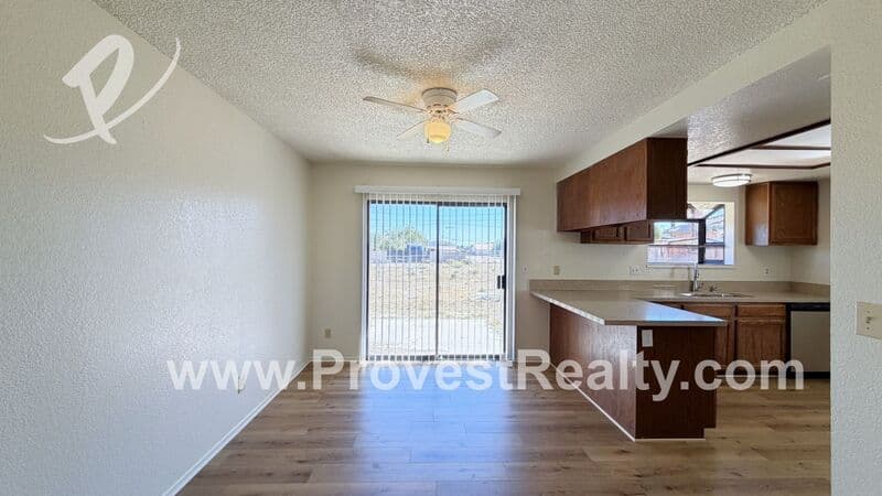 Victorville House: 13269 Llano Rd