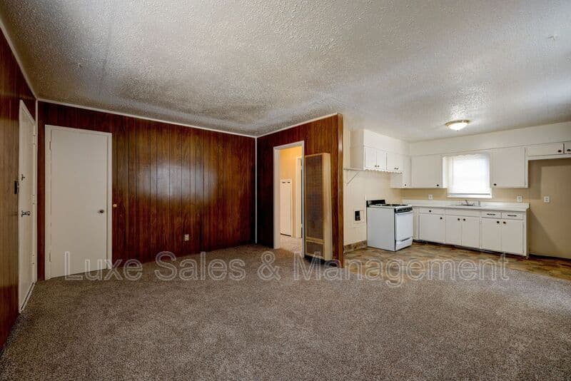 Warr Acres House: 5605 N. Donald Ave.