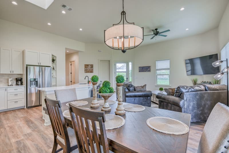 Horseshoe Bay House: 302 Parallel Circle