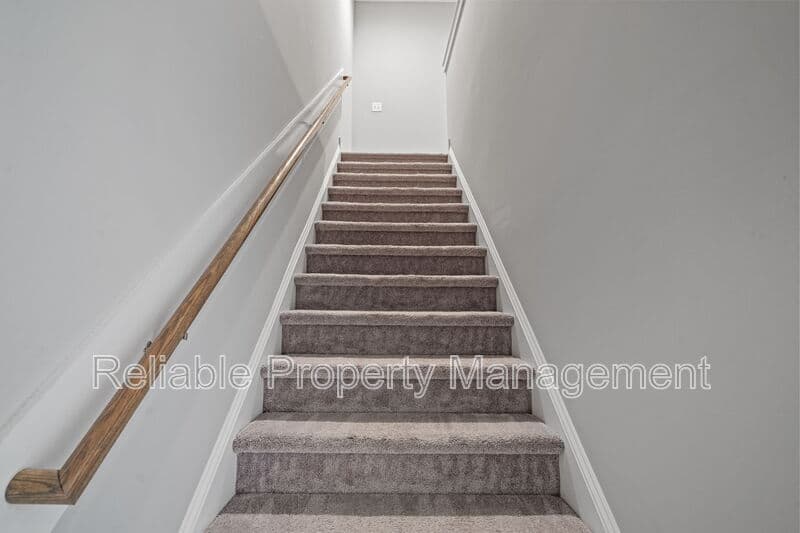 Clayton Townhome: 4 S Laird Drive