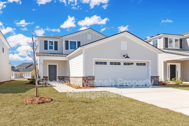 Pooler House: 202 Bircholt Grove