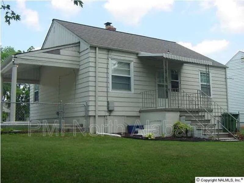 Huntsville House: 2026 Vanderbilt Dr SW
