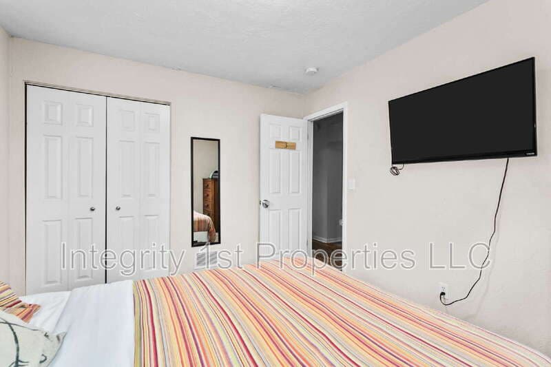 Shawnee House: 11221 West 59th Terrace