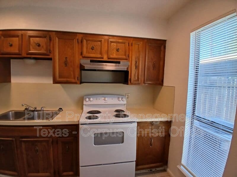 Corpus Christi Condo: 5001 Middlecoff Rd