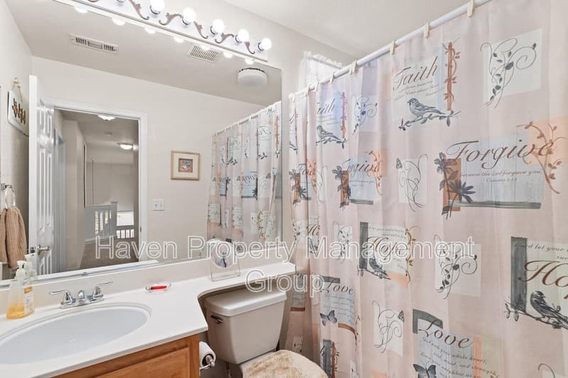 Tracy House: 2866 Valcourt Way