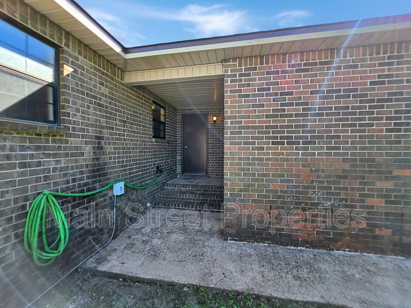 Milton House: 5595 Osceola Street