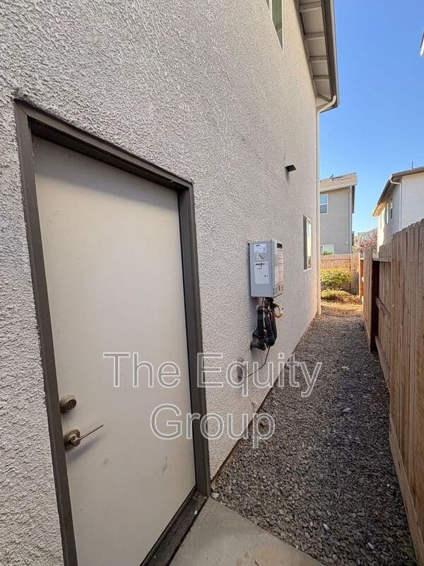 Visalia House: 1005 West Sedona Ave