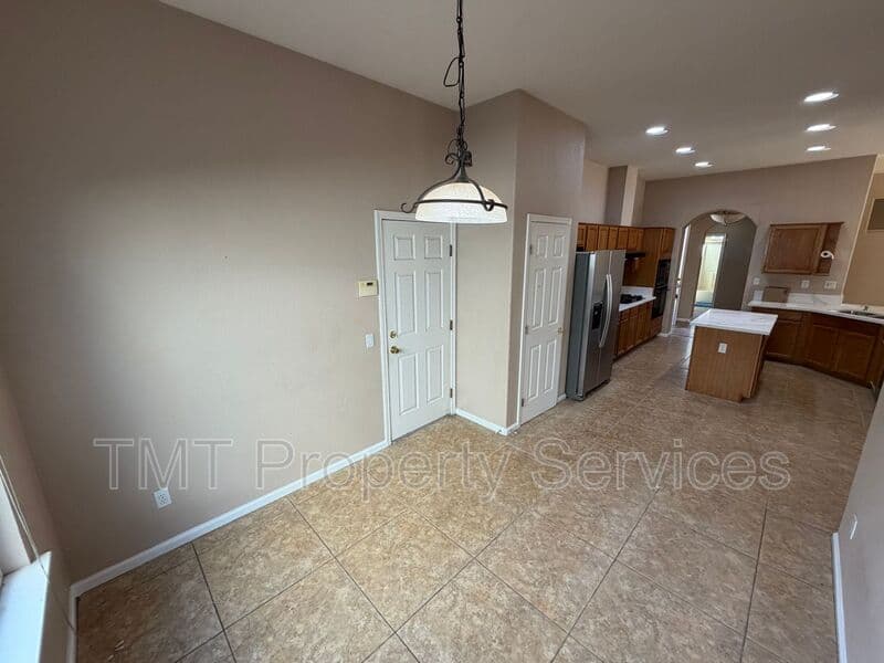 Elk Grove House: 9348 Sierra Spring Way