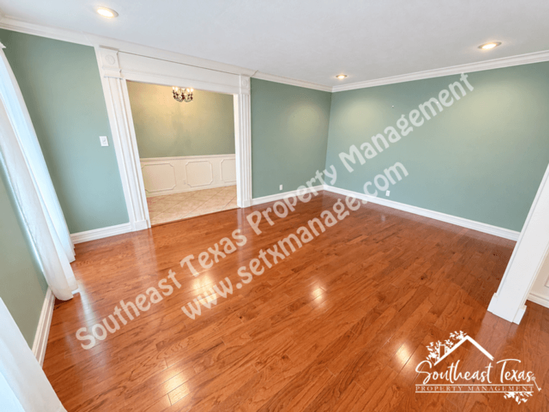 Beaumont House: 6030 Zenith Lane