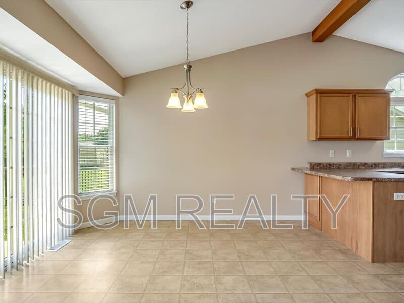 Waterloo House: 1116 Maplewood Ln