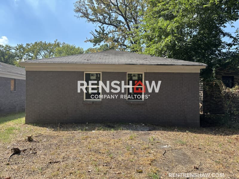 Memphis House: 1466 Oakwood St
