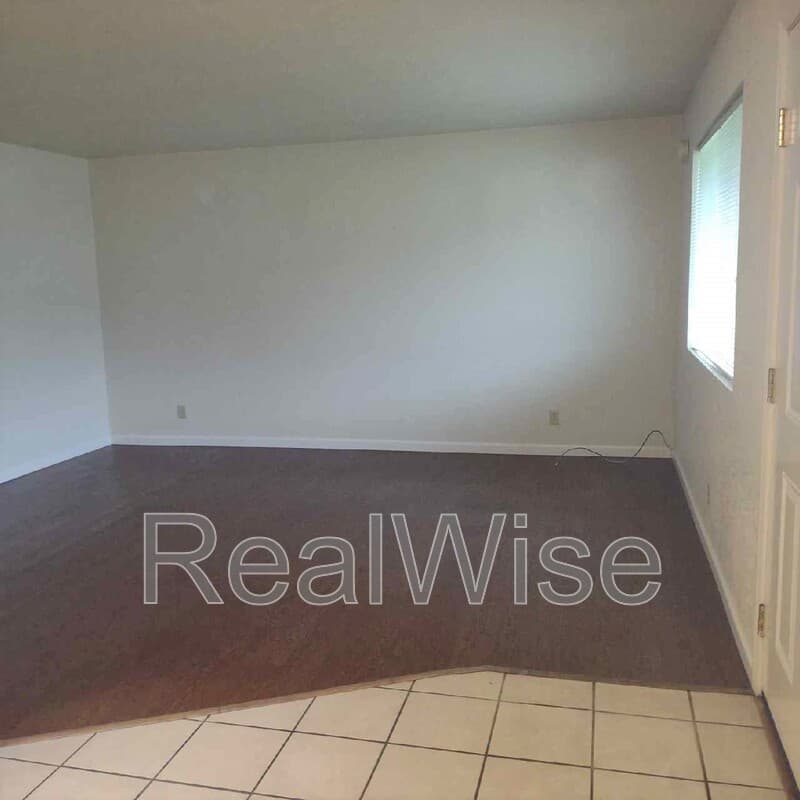 Sutherlin Condo: 415 W First Ave