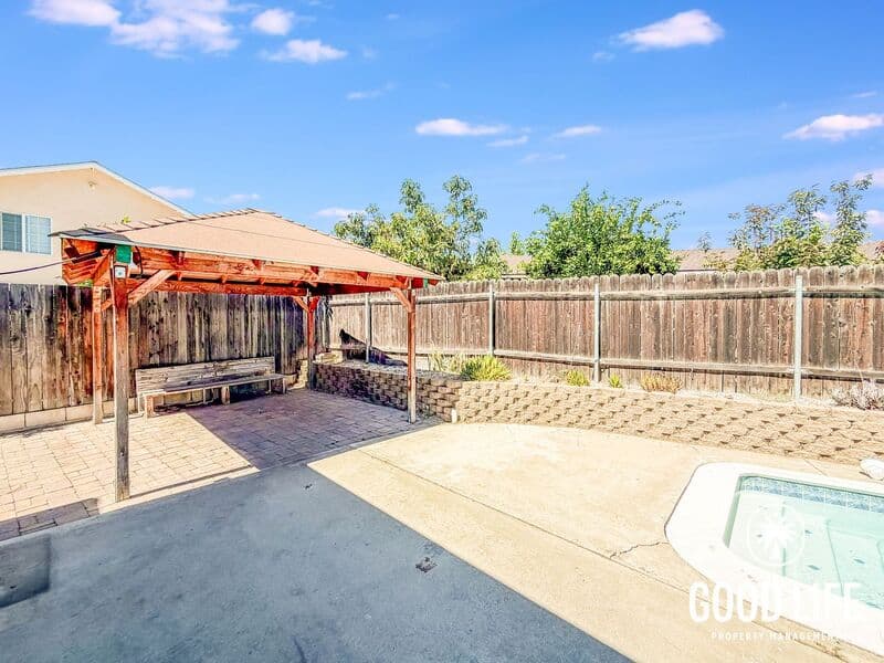 Escondido House: 2230 E Washington Ave