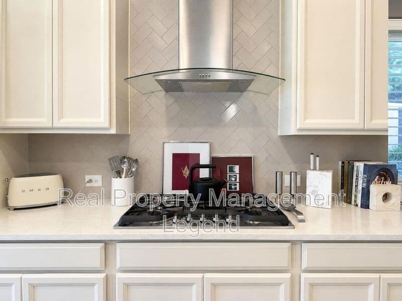 Aubrey House: 2812 Ranger Ln